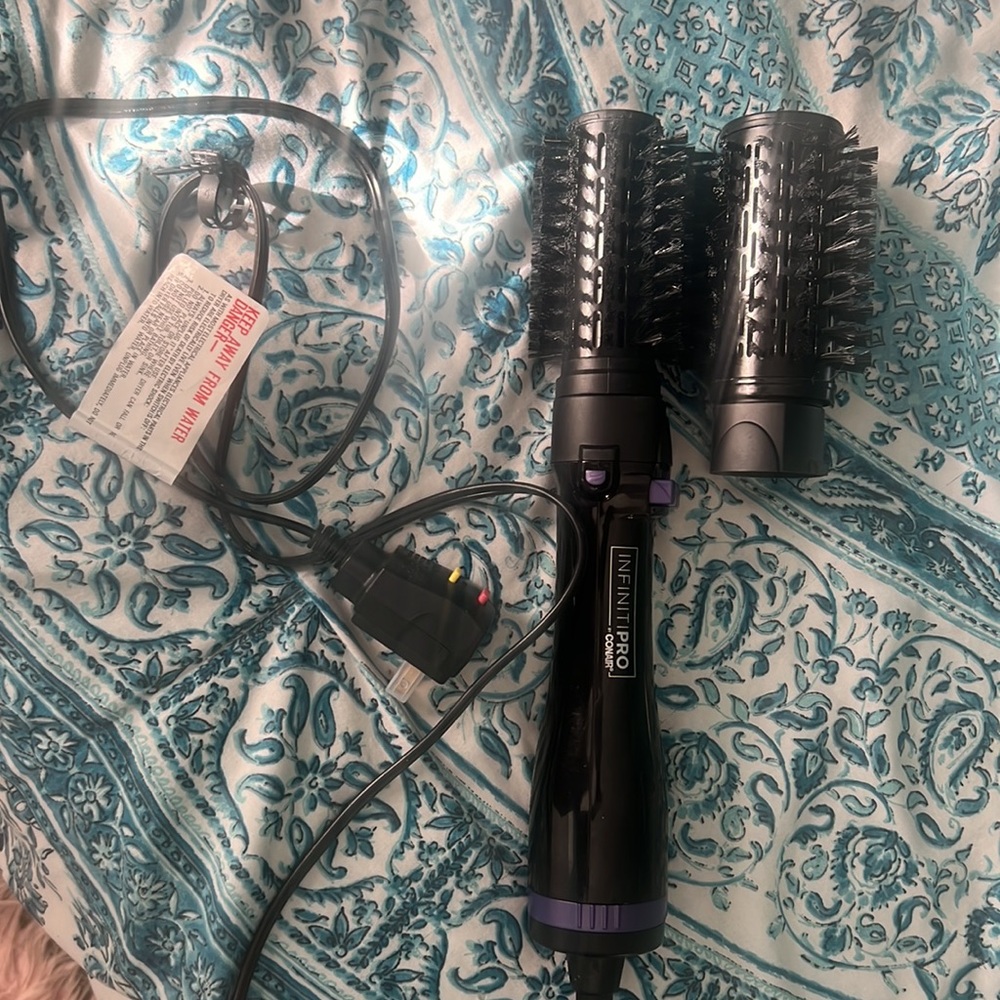 - Infinitipro by Conair Hot air spin brush 2” & 1 1/2”